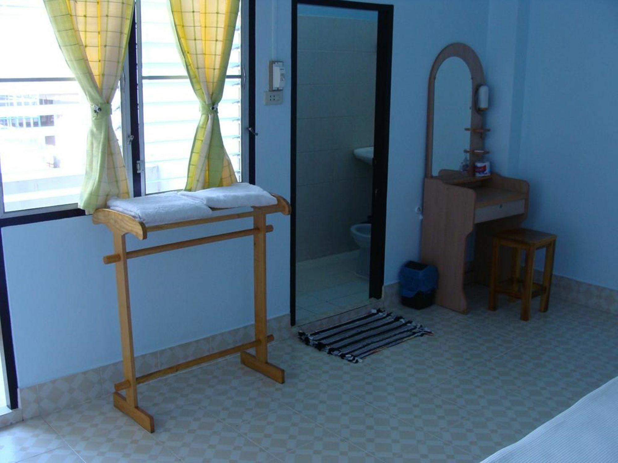 Fame Guesthouse Чумфон Екстериор снимка